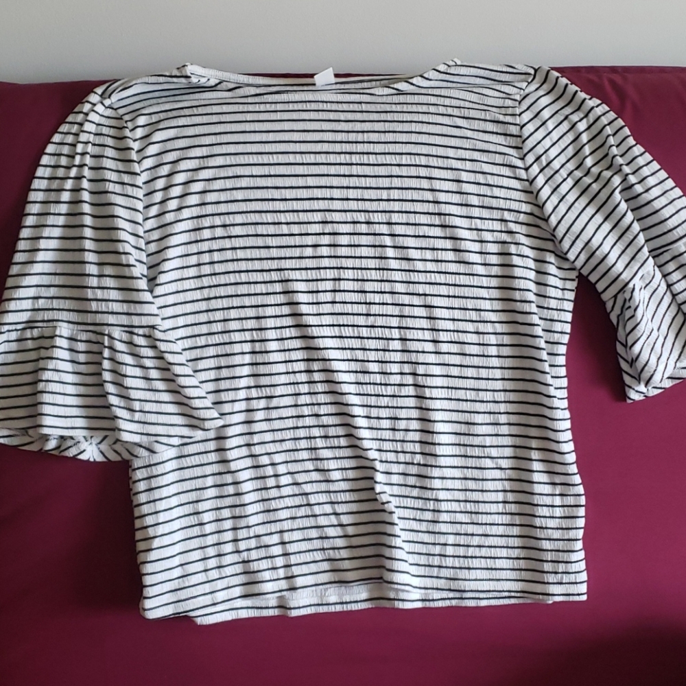 3/4 black and white striped blouse